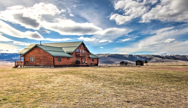 Stunning Mountain-View Ranch on 132 Acres!