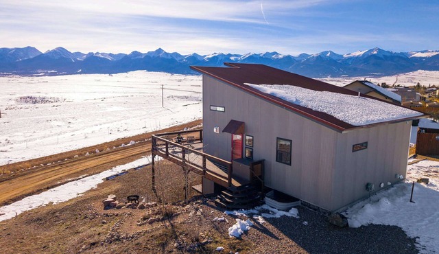 Stunning Mountain Views Retreat w/Stargazing Deck