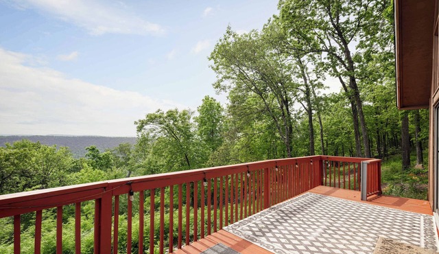 Stunning Mountain Views w/Deck & Grill on 5 Acres!