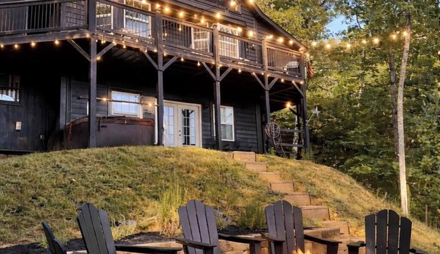 STUNNING Mountain VIEW Lodge for 14!