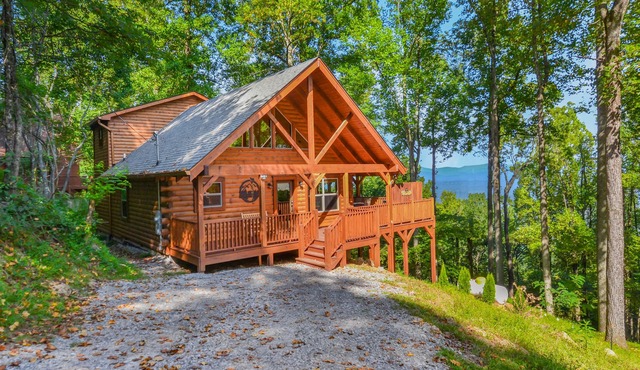 Stunning Mountain View With Hot tub & Game Room. Indoor/Outdoor Fireplace
