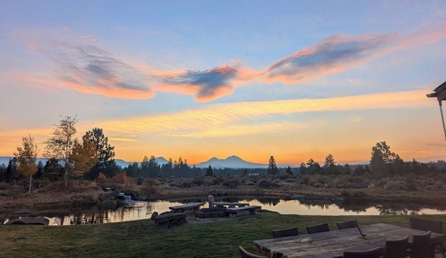 Stunning mountain views, quiet, peaceful, unique, private attached guest suite