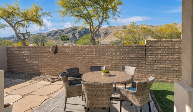Stunning mountain views with trails- just minutes from the 202