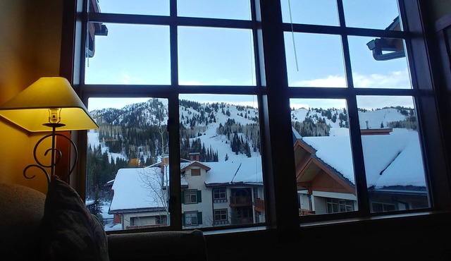 Stunning Mountain Views from Quiet Penthouse Powderhorn Condo