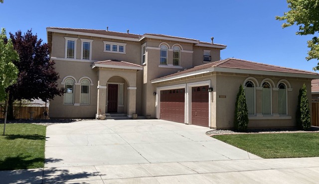 Stunning Mtn. View Chateau 6 Bed/4 Bath Hot Tub BBQ near Red Hawk Golf and TAHOE