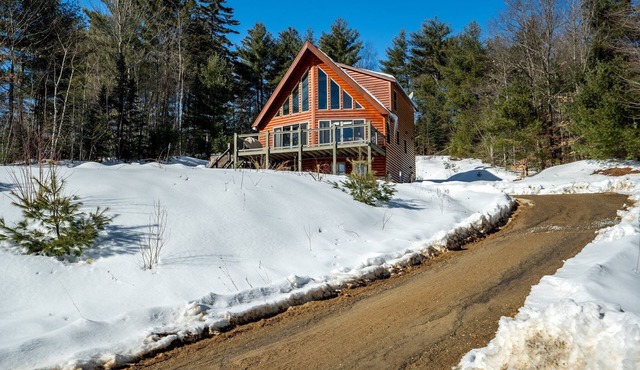 Stunning MTN views! Fireplace, Hot Tub, Sleeps 12