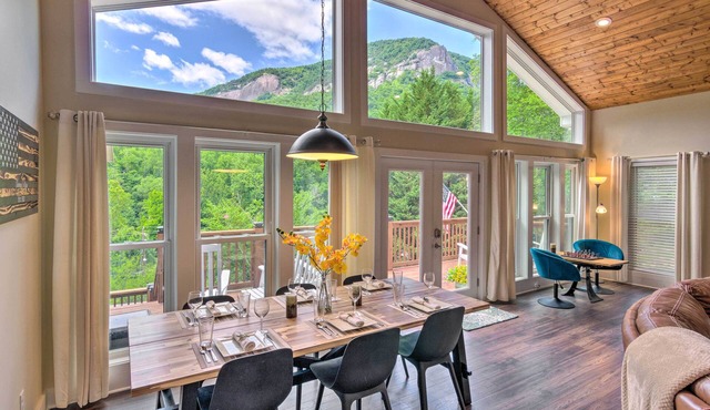 Stunning Mtn Views! Group Getaway in Chimney Rock