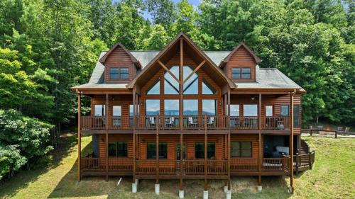 Stunning Mtn Views Sleeps 10 Hot Tub Game Room
