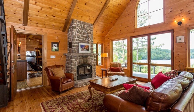 Stunning Muskoka Cottage with Incredible Views. Great for Families & Winter Fun!