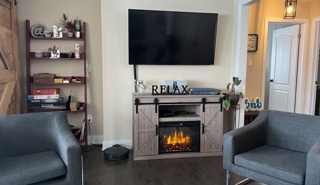 Stunning Muskoka Oak Bay Golf Course - Port Severn Townhouse sleeps 8 free wifi