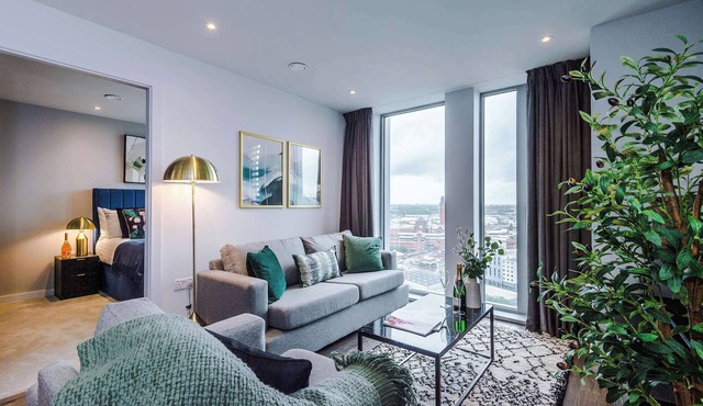 Stunning New 2-Bed Flat in Manchester, Perfect for Couples!
