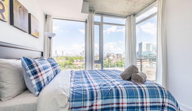 Stunning New 1BR Suite in Trendy Queen West!