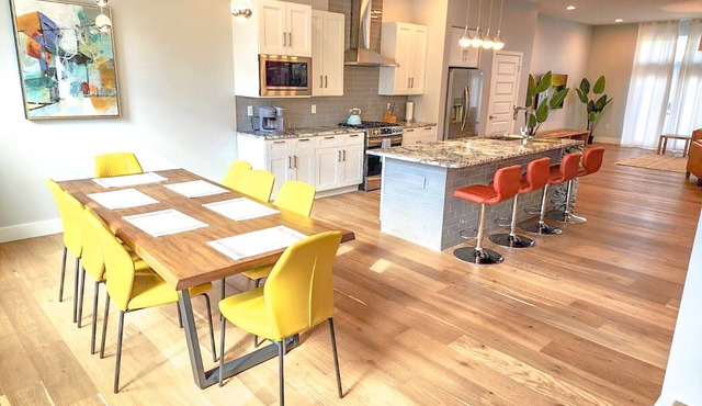 Stunning New 5BDR House. Modern & Spacious. Minutes to Top Golf & Downtown