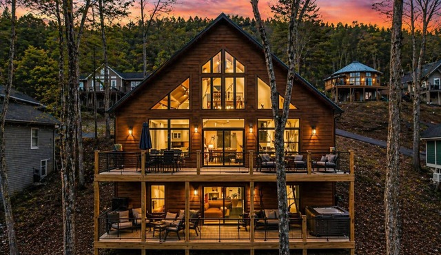 Stunning New 6BR Luxury Cabin | Hot Tub, Resort Amenities, Mountain Views & Designer Finishes Throughout