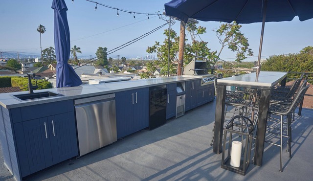 Stunning New Build - 2 Bedroom - 2 Bath - Rooftop Deck in Los Angeles