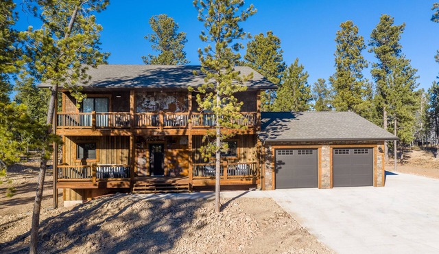 Stunning New Cabin in Powder House Pass with Hot Tub & Theater Room