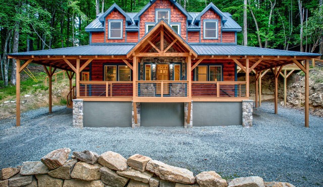Stunning new construction 4 bedroom 3.5 bath located on Beech Mountain.
