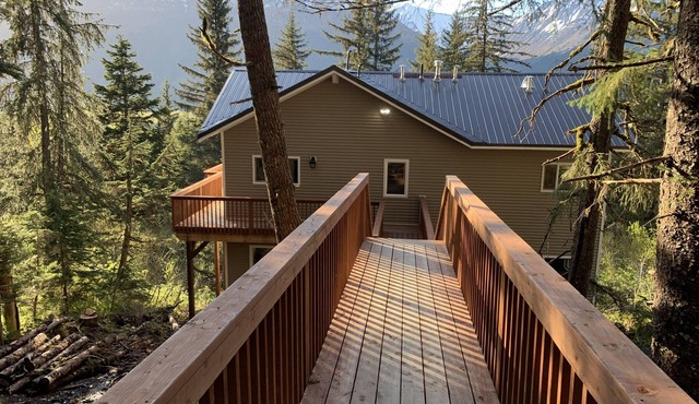 Stunning New Girdwood Home Minutes from Alyeska