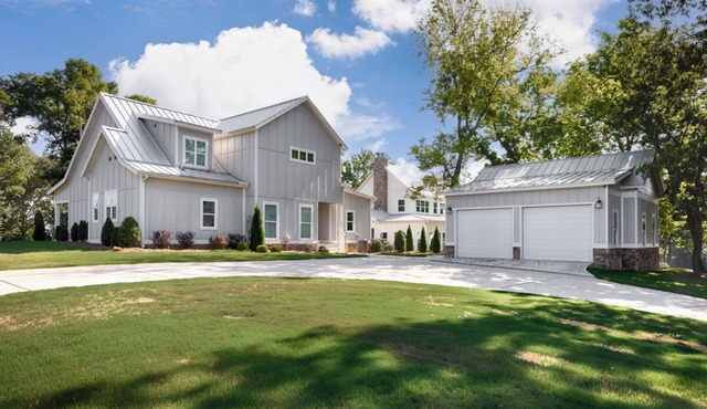 Stunning new home with lake access in a charming community, Great for a getaway!