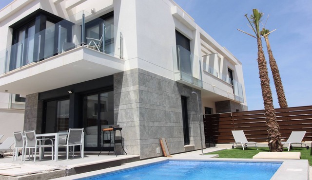 Stunning new house with private pool, located on the Vistabella golf course