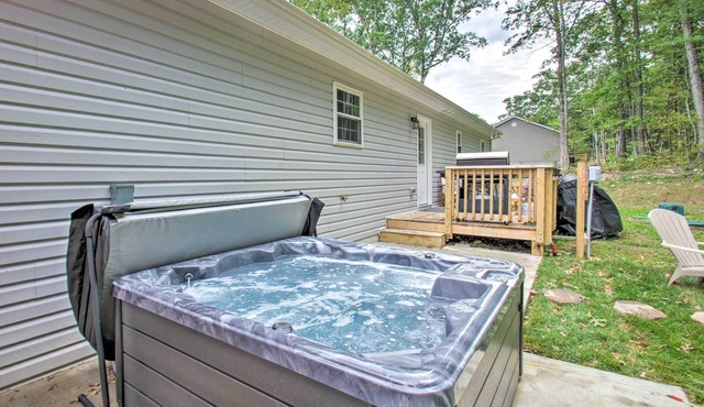 Stunning New Market Home w/ Mtn Views & Hot Tub!