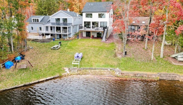 Stunning Newly Built Lakefront Home!