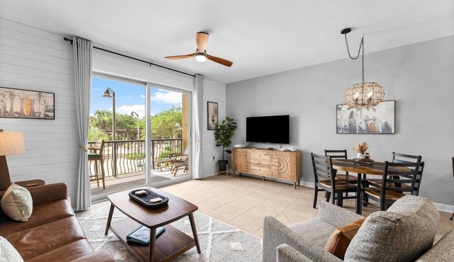 Stunning Newly Renovated Poolside Condo Near Beach. Now With Beach Service!