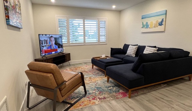 Stunning newly renovated 2br 2ba condo just 5 minutes from the beach
