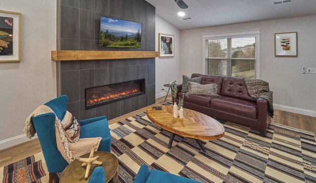 Stunning, Newly Renovated Villa! Close to Strip #3