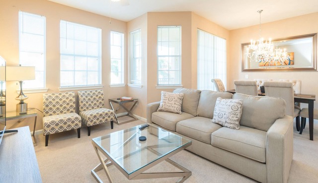 Stunning, Newly Renovated Condo, Near Disney and Universal