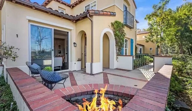 Stunning Newport Coast elegance & style. Luxe living near 5 star shops & dining.