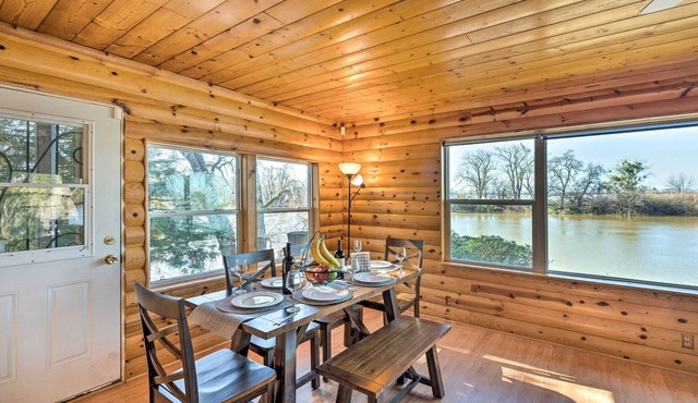 Stunning Nicolaus Getaway on Feather River!