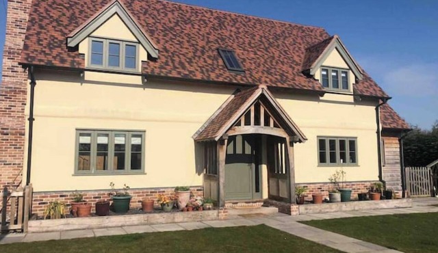 Stunning Oak Frame house with hot tub set in 3 acres of paddocks and gardens