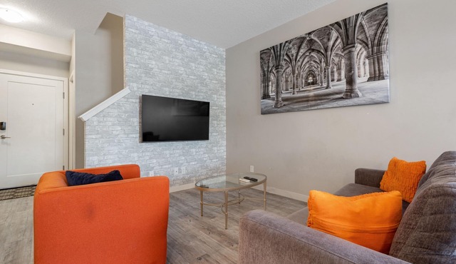 Stunning Oasis in West Springs - Near Downtown & COP