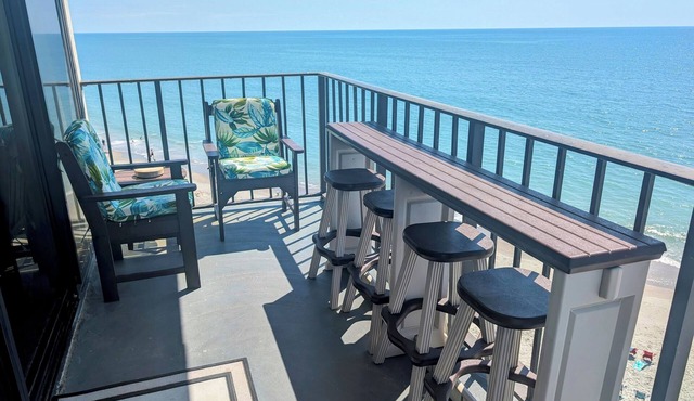 Stunning OCEAN FRONT Large 2 bedroom SUITE with breathtaking views
