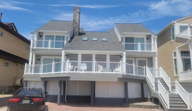 Stunning Ocean Front w/views to die for and a pool!