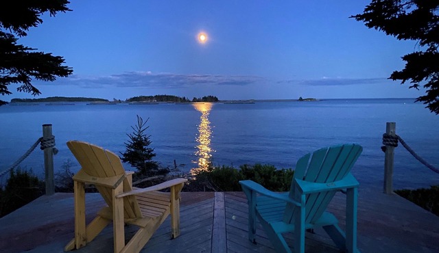 Stunning Ocean Front cottage, minutes from the beach