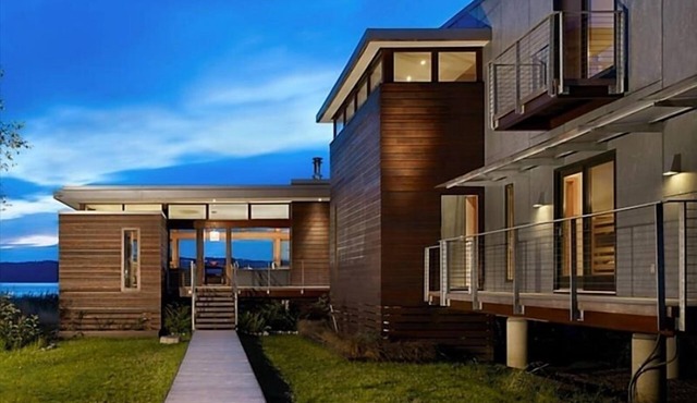 STUNNING OCEAN FRONT HOME on PRIVATE ISLAND - Everett