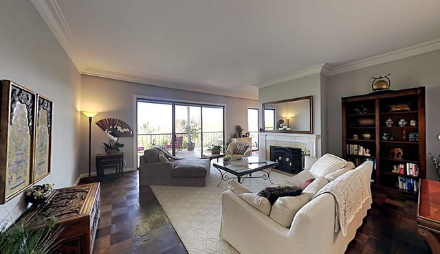 Stunning Ocean & Mountain Views in Tranquil Setting