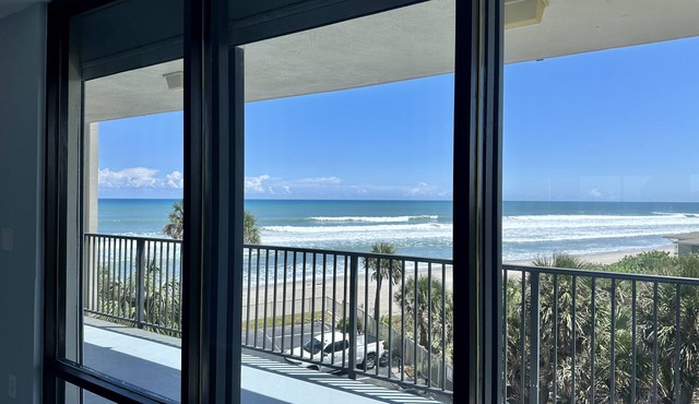 Stunning Ocean Front 2 b/2 bath Condo Space Coast/Satellite Beach! 3 month +