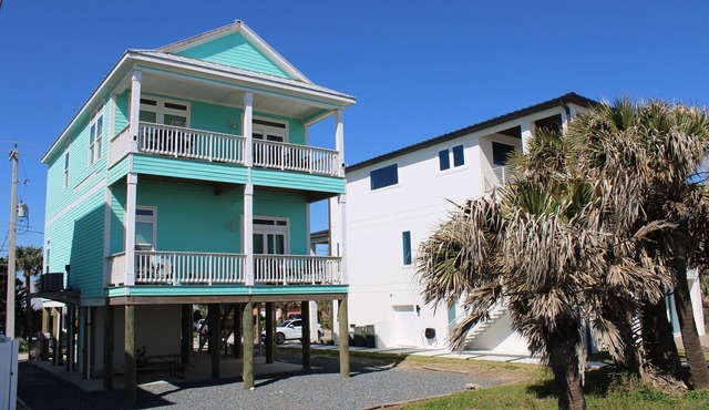 Stunning Ocean Views, Sleeps 10, New Build, Beach!