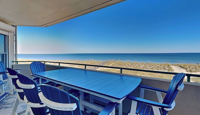 Stunning Ocean View Retreat w/Spacious Balcony & Pool Access