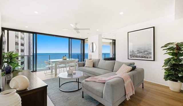 Stunning Ocean Views 20th floor Oracle Tower 1