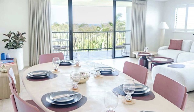 Stunning Ocean Views l Pool, Gym & Beach Access