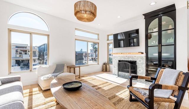 STUNNING! Ocean Views! Lux Remodeled Modern Beach House. +PELETON .