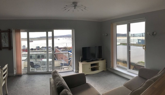 Stunning Ocean Views, Modern Decor, Sleep 6. WiFi