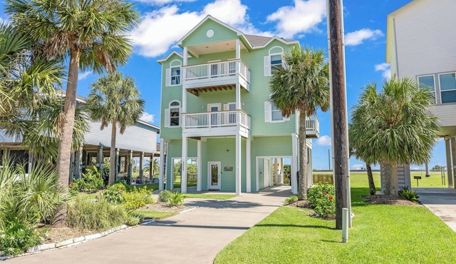 Stunning Ocean Views, 10-Min Walk to Beach, Sleeps 13, Private Pool