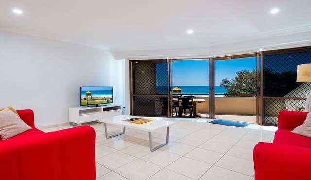 Stunning Oceanfront Retreat – Your Perfect Holiday Escape!