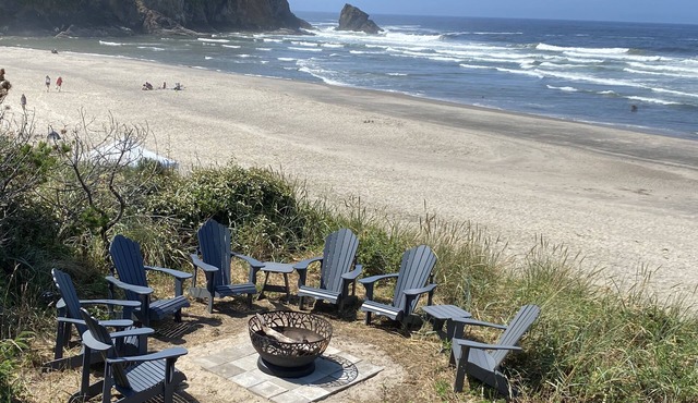 Stunning Oceanfront Retreat -5 Bed, 4 bath, Panoramic Views, Hot-tub, Wi-Fi,