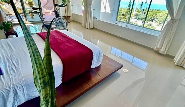 Stunning Oceanview 2BR Loft Indoor-Outdoor Living Walk to Beach